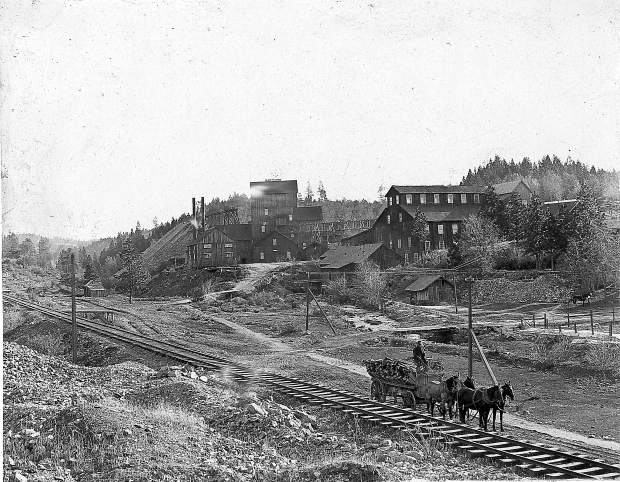 Empire Mine 1895 Photo.jpg - EMPIRE MINE GRASS VALLEY CA 1895 PHOTO